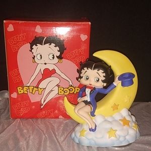 Betty Boop on Moon Figurine 🌕